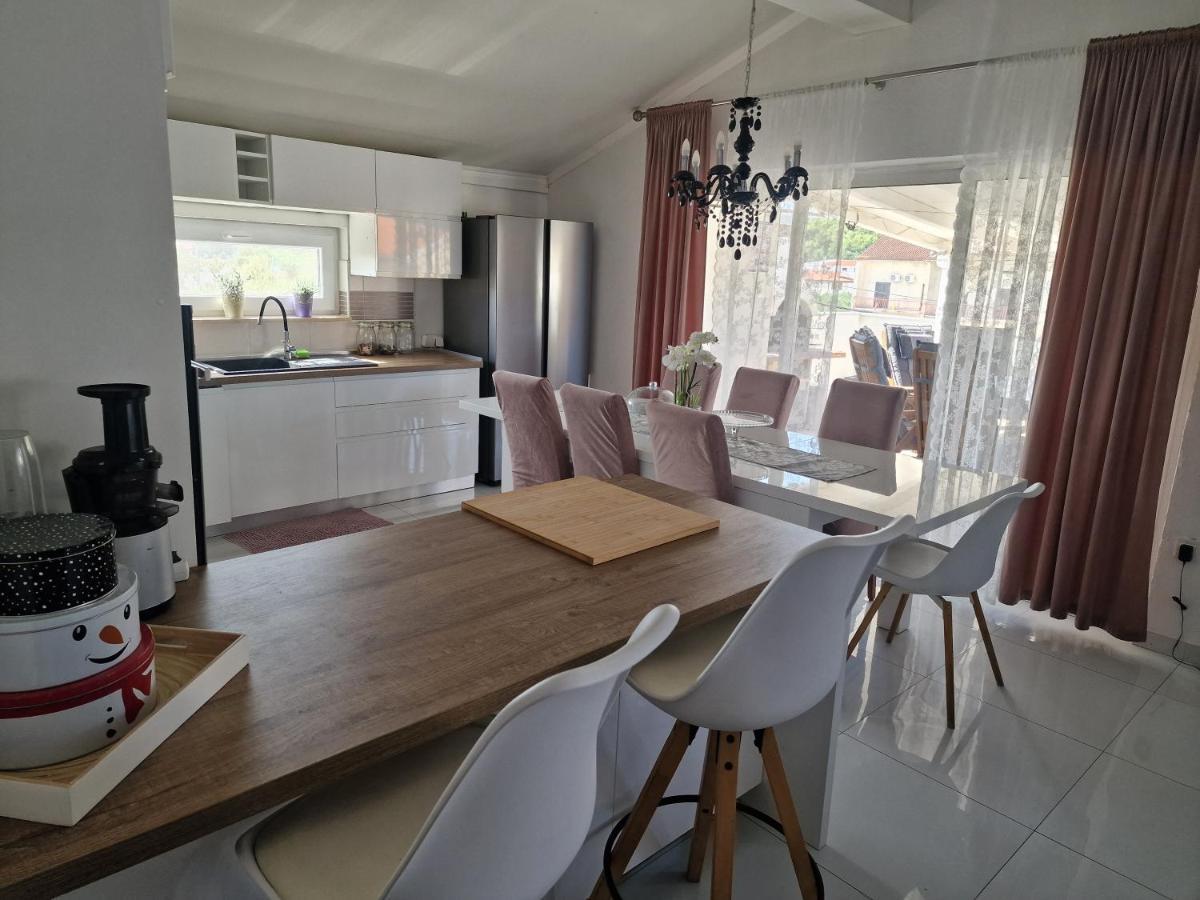 Penhaus Apartman Angelus Drage Pakostane Exterior photo